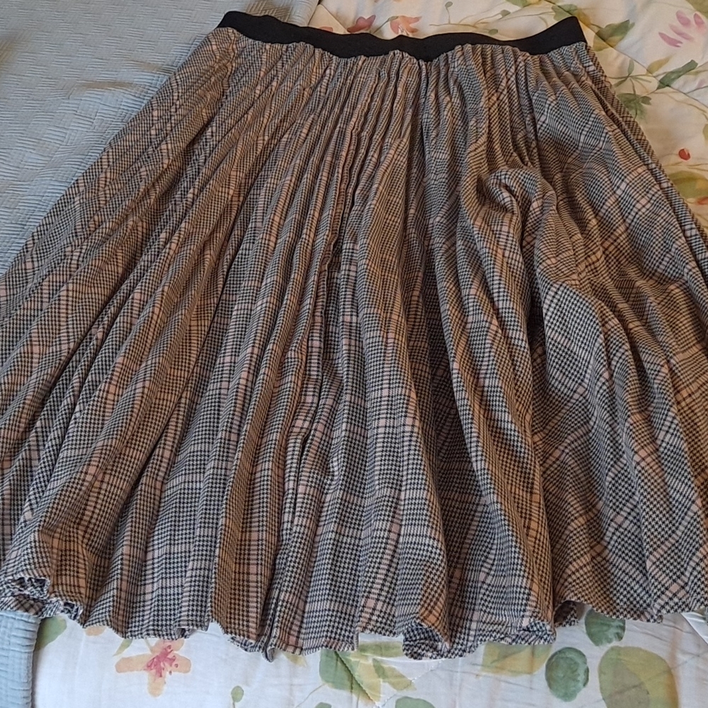 NWOT Plaid Pleated Skirt